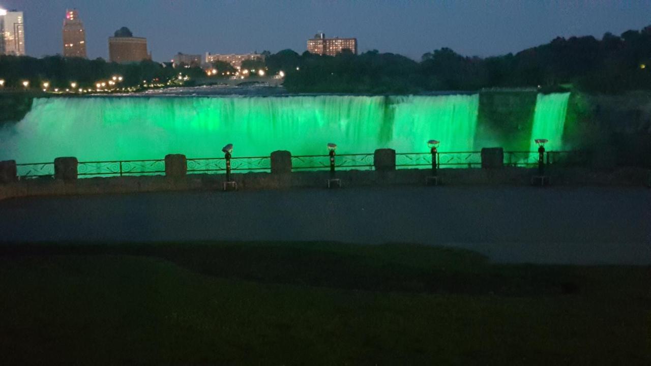 Luxury Igor And Gala Inn Niagara Falls Exterior foto