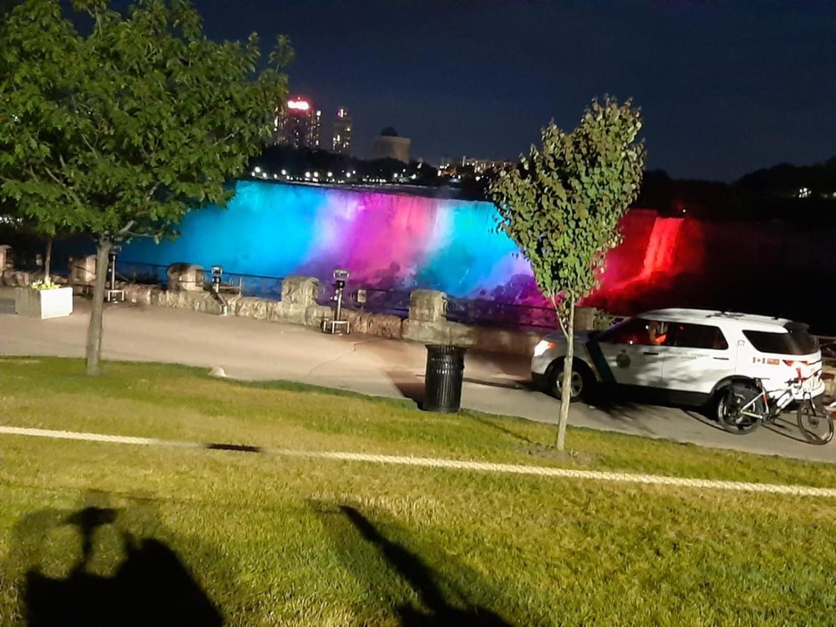 Luxury Igor And Gala Inn Niagara Falls Exterior foto